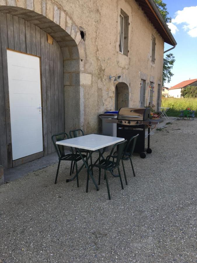 La Chambre Des Carrelets Montigny-sur-l'Ain Luaran gambar